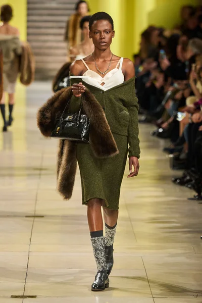 Look 48